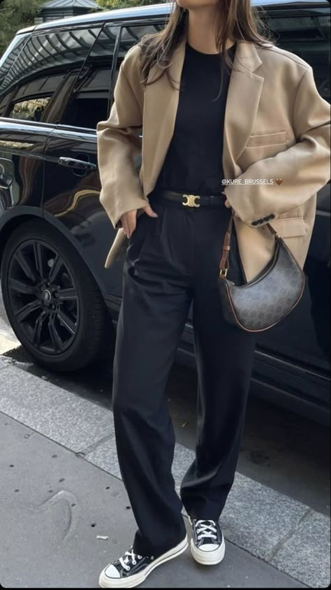 Tan Blazer Black Pants Outfit, Tan Blazer Outfit, Tan Blazer Outfits, Beige Blazer Outfit, Blazer Outfit Ideas, Business Casual Style, Blazer Outfits For Women, Ladies Style, Business Suits