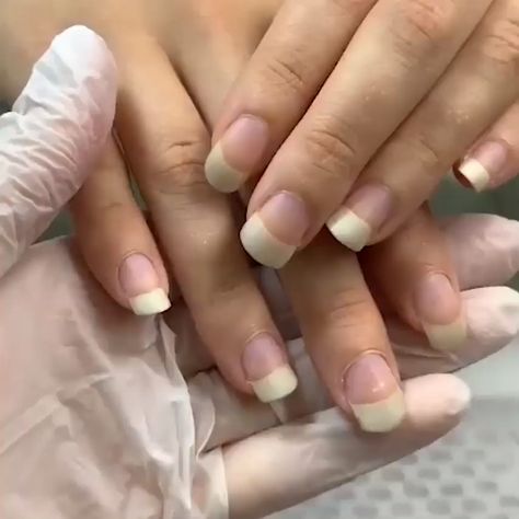 A simple & easy manicure to complete your look! Credits: @usti_na #naturalnails Manicure 2020, Pretty French Nails, Hisoka Wallpapers, 9 Inch Nails, Nail Transformation, Acrylic Nail Designs Classy, Natural Acrylic, Natural Gel Nails, Natural Acrylic Nails