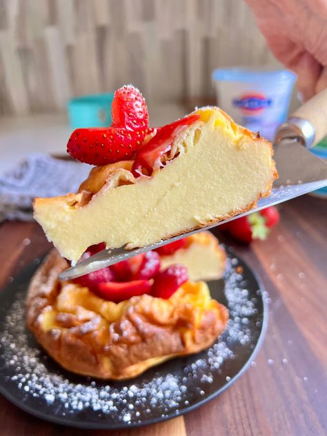 3 Ingredient Greek Yogurt Cake (No Sugar Added and Gluten Free) - Hungry Happens 3 Ingredient Greek Yogurt Cheesecake, Keto Yoghurt Cake, Greek Yogurt Cheesecake Healthy, Keto Yogurt Cake, 3 Ingredient Yogurt Cake, Yogurt Cake Healthy, Low Sugar Yogurt, Greek Yogurt Cheesecake, Greek Yogurt Cake