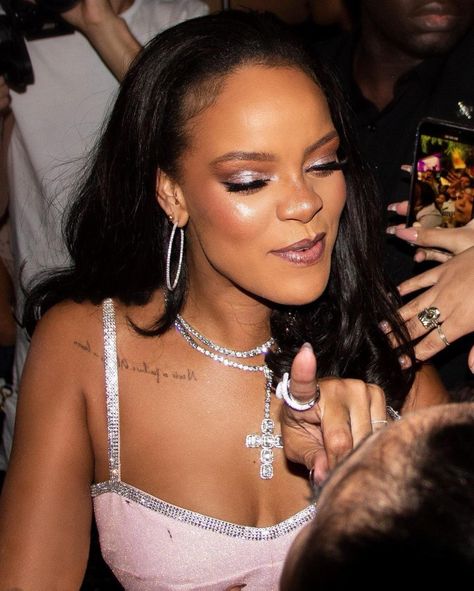 Rihanna Baddie, Bad Gal, Rihanna Fenty, Fenty Beauty, Creative Makeup, I Icon, Style Icon, Makeup Inspiration, Rihanna