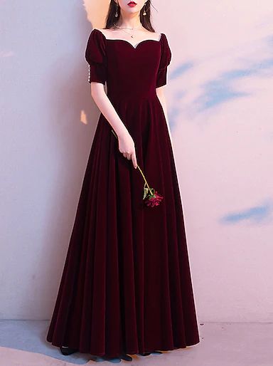 Velvet Gown Design, Minimalist Vintage Wedding, Vestidos Color Vino, Beautiful Gown Designs, Elegant Red Dress, Wedding Guest Formal, Dress Sweetheart Neckline, Cheap Party Dresses, Velvet Dress Long