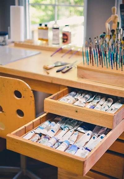 Pin by Susan Strauch on The Art of Being Creative ~ | Art studio ... Art Organization Ideas, Artist Desk, Art Studio Storage, Studio Storage, Craft Storage Solutions, Painting Station, Art Studio Space, Art Supplies Storage, Art Studio Organization