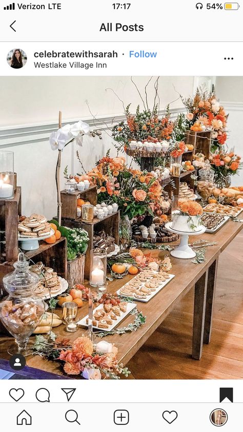 Fall Dessert Table Wedding, Fall Dessert Table, Rustic Fall Wedding Ideas, Fall Wedding Decor Ideas, Fall Wedding Desserts, Fall Desserts Table, Decoration Buffet, Food Set Up, Elegant Fall Wedding