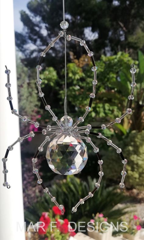 Big Crystal Spider Suncatcher, by Maggie Crystal Suncatchers Spider, Spider Web Suncatcher, Spider Suncatcher, Bead Creatures, Bead Spiders, Wire Animals, Crystal Spider, Diy Wire Jewelry Rings, Christmas Spider