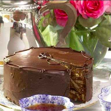 The cake Queen Elizabeth has been requesting for 80 years now Royal Recipe, Chocolate Biscuit Cake, Resipi Kek, Wedding Cake Recipe, Biscuit Bake, Biscuit Cake, Chocolate Dessert Recipes, Savoury Cake, Chocolate Cake Recipe