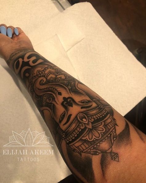 Neck Tattoos Women, Snakebites, Maori Tattoo Designs, Forarm Tattoos, Tattoos For Women Half Sleeve, Black Girls With Tattoos, Inspiration Tattoos, Forearm Tattoo Women, Tattoos For Black Skin