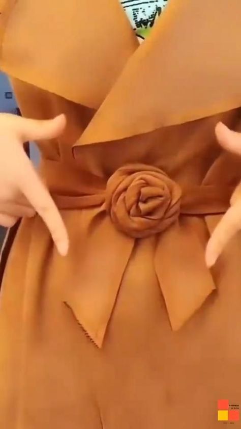 Diy Belt For Dresses, Ways To Tie Scarves, Diy Belts, How To Tie Ribbon, Bows Diy Ribbon, Diy Clothes And Shoes, Ways To Wear A Scarf, Diy Fashion Hacks, Diy Scarf