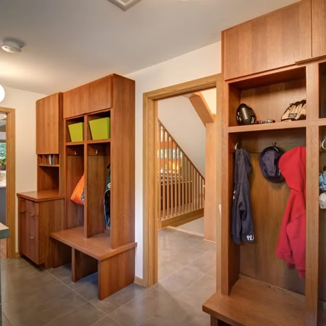 75 Beautiful Mid-Century Modern Mudroom Pictures & Ideas - November, 2021 | Houzz Mid Century Modern Mudroom, Modern Mudroom Ideas, Mid Century Modern Foyer, Modern Entryway Ideas, Modern Mudroom, Mid Century Modern Entryway, Revolution Design, Mid Century Entryway, Mid Century Modern Door