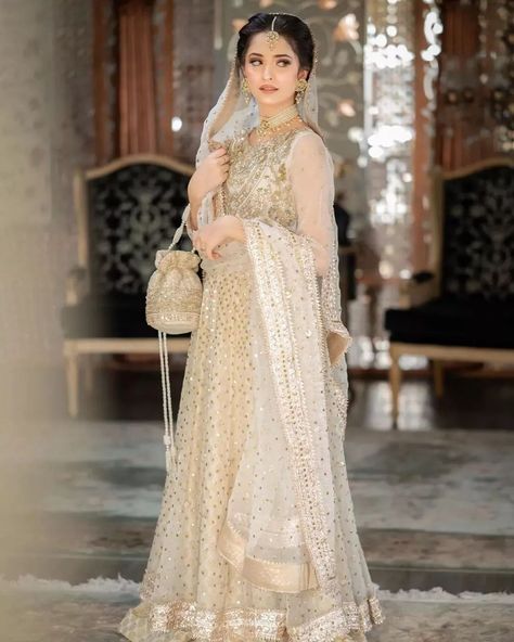 Nikkah Inspiration, Nikah Dresses, Nikkah Brides, Shadi Dress, Dupatta Draping, Designer Dresses Elegant, Nikah Outfit, Wedding Outfits For Women, Nikah Dress