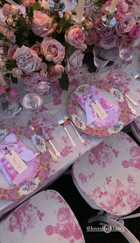 Love Shack Fancy Dinner Party, Tea Party Galentines, Love Shack Fancy Tea Party, Loveshackfancy Birthday Party, Tea Party Aesthetic Vintage, Garden Tea Party Aesthetic, Fancy Nancy Tea Party, Love Shack Fancy Party, Bridal Shower Tea Party Theme