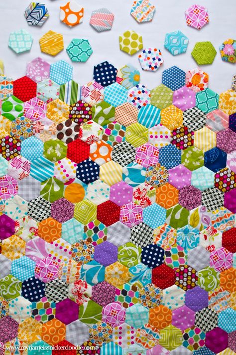 How To Start A Hand Stitched Hexagon Quilt | My Name Is Snickerdoodle Tula Pink Sunrise Quilt, Patchwork Hexagonal, Hexi Quilt, Hantverk Diy, Hexie Quilts, Hexagon Patchwork, Hexie Quilt, Hexagon Quilts, English Paper Piecing Quilts