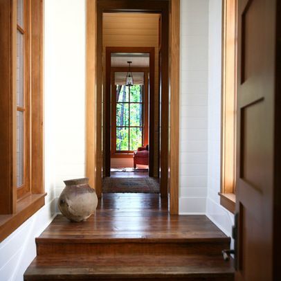 HENRY ISLAND-HOUZZ Stairwell Remodel, Painting Ceilings, Painting Trends, Paintings People, Bathroom Paintings, Painting Doors, Natural Wood Trim, Painting Ceiling, Dark Wood Trim