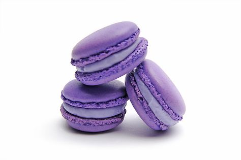 Image: by Cupcakes Cubed™. “Violet French Macarons.” #beautiful #violet #UltraViolet #macarons #food #photography #BeautifulNow Purple Macarons, Purple Wedding Cupcakes, Le Macaron, No Bake Summer Desserts, Food Drawings, French Macaroons, Macaroon Recipes, Birthday Clipart, French Macarons