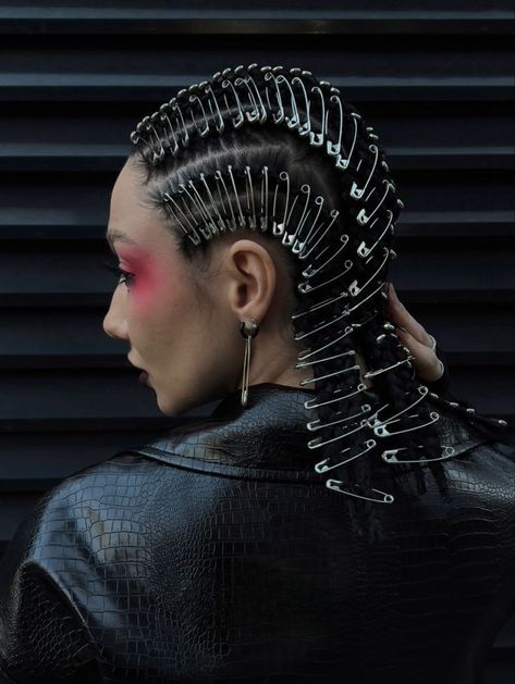 Futuristic Haircut, Futuristic Hairstyles Women, Cyberpunk Hairstyles Women, Alien Hairstyle, High Fashion Hairstyles, Cyberpunk Hairstyles, Alien Hair, Futuristic Punk, Futuristic Hairstyles