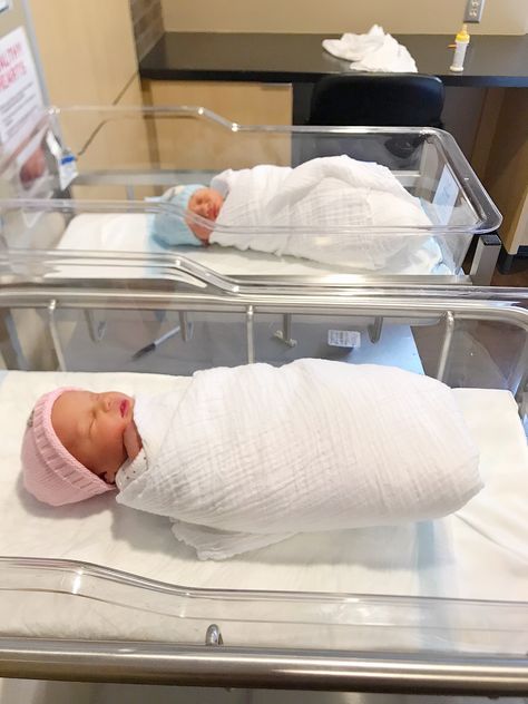 My Twin C-section Experience: Part 3 (The First 2 Weeks Home) — Twinside Scoop Nicu Twins, Twins Ultrasound, Twin Mum, Twin Newborn, Preemies, Cute Twins, Newborn Twins, Arab Beauty, Twin Mom