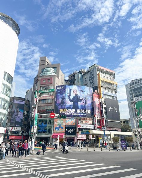 🇹🇼🇹🇼🇹🇼 A few snaps of walking through the Ximen area in Taipei. It’s a fun and bustling area that you should definitely check out when visiting 🩷 From tasty bites to cool street art, this place is definitely a mood 🧋🍲 Can you spot the famous rainbow street? 🌈 #taipei #taipeiphotography #taiwan🇹🇼 #taiwanphotography #asiatravel #ximen #taipeitravel #taiwan #travelphotography #sonyalpha #travelblogger #travelblog #reiseblogger #taipeh #ximending #ximending西門町 Cool Street Art, Taipei Travel, Tasty Bites, Taipei, Asia Travel, Travel Blogger, Taiwan, Travel Blog, Street Art