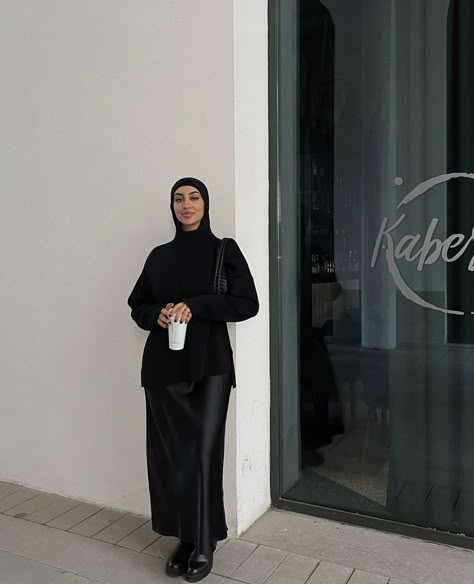 Hijabi Minimalist Style, Black Satin Skirt Outfit Hijab, Modest Satin Skirt Outfit, Black Skirt Outfit Hijab, Black Skirt Hijab Outfit, Classy Hijab, Satin Skirt Outfit Hijab, Long Skirt Outfits Modest, Hijabi Office Outfits