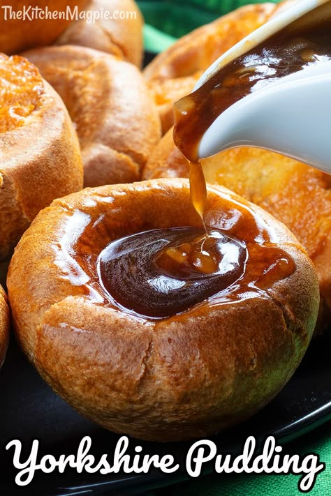 Yorkshire Pudding Jamie Oliver, Traditional Yorkshire Pudding Recipe, Yorkshire Pudding Filling, Popover Recipes, Roast Beef And Gravy, Beef And Gravy, Yorkshire Pudding Recipe, British Pudding, English Recipes