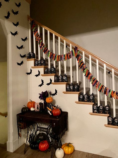 Halloween Stairs Decor, Fall Staircase Decor Railings, Halloween Banister Decor, Halloween Banister, Halloween Staircase Decor, Halloween Stairs, Outdoor Stair Railing, Staircase Decor, Outdoor Stairs