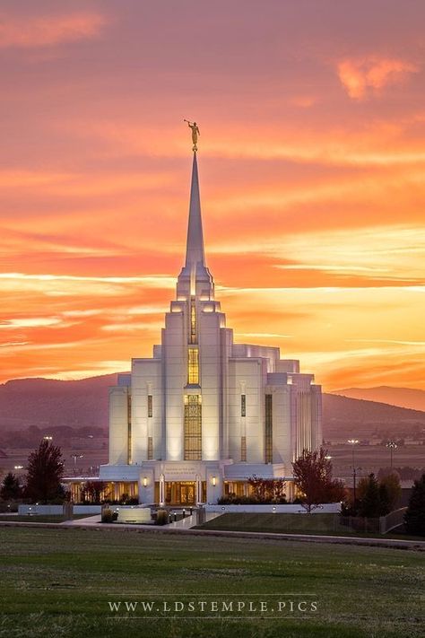 Rexburg Idaho Temple, Temples Wallpaper, Rexburg Temple, Lds Pictures, Tour Pictures, Lds Temple Pictures, Later Day Saints, Rexburg Idaho, Mormon Temples