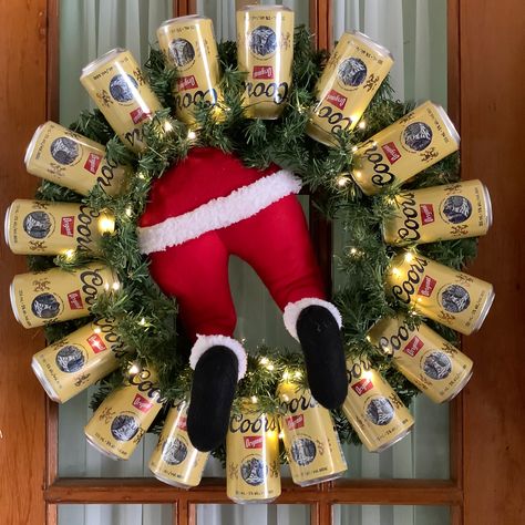 Alcohol Christmas Decorations, Beer Can Christmas Tree Diy, Beer Can Christmas Ornaments, Beer Can Wreath, Bar Christmas Decorations, Beer Can Christmas Tree, Beer Christmas Tree, Beer Ornaments, Chrismas Diy