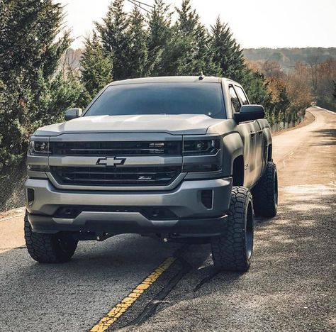 🔥 follow @truckcaine #sierra #gmcsierra #sierranation Cheyenne 2017, Chevy Silverado High Country, Pretty Trucks, Chevy Silverado Z71, Chevy Silverado 2017, Chevy Vehicles, 2018 Chevy Silverado 1500, Single Cab Trucks, Chevy Trucks Silverado