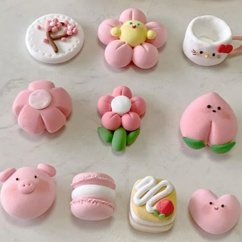 Flower Clay Art, Ide Clay, Beaded Bouquet, Clay Arts, Foam Clay, Clay Crafts For Kids, Diy Air Dry Clay, Light Clay, Tanah Liat