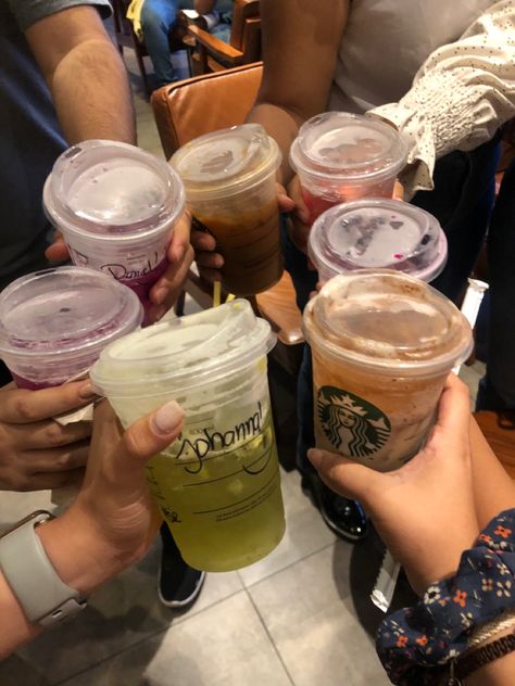 Starbucks With Friends, Cousins Night, Mall Pics, Starbucks Friends, Frappuccino Inspired Recipes, Summer Vision, Girl Sleepover, Starbucks Inspired Ice Coffee, Starbucks Drink