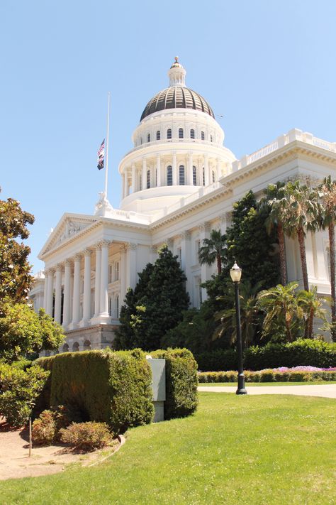 Sacramento: Capitol Us Capitol Aesthetic, Utah State Capitol, Us Capitol Building Drawing, California State University Sacramento, Sacramento Capitol Building, California State Capitol, Sacramento California, State Capitals, Capitol Building