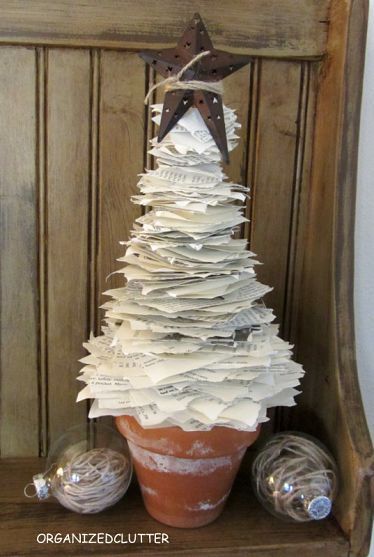 DIY Book Page Christmas Tree inspired by Better Homes and Gardens Christmas Ideas magazine, and Anthropologie. Sheet Music Crafts, Fake Christmas Trees, Pallet Christmas Tree, Pallet Christmas, Music Crafts, Garden Christmas, Navidad Diy, Noel Christmas, Diy Book