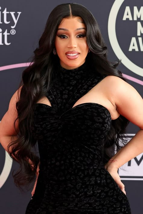 Cardi B Pics, Cardi B Photos, Black Celebrities, Female Rappers, Celebrity Houses, Cardi B, Celebrity Dresses, Entertainment News, Celebrity News