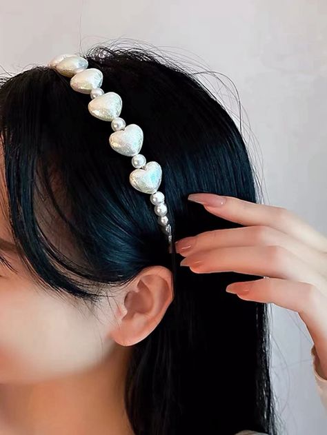 White Accessories Aesthetic, Heart Hair Accessories, Aesthetic Headbands, Pearl Headband Hairstyles, Headbands Aesthetic, Headband Aesthetic, Decorative Headband, White Hair Accessories, Pearl Hair Accessories