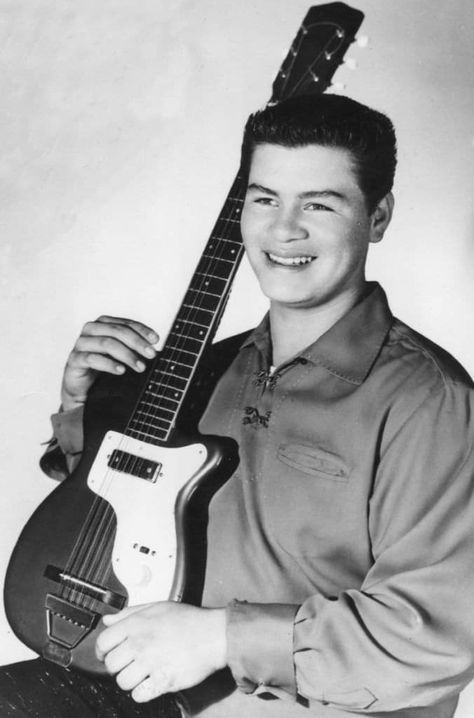 Ritchie Valens La Bamba, 1950s Rock And Roll, Ritchie Valens, Vintage Advertising Art, American Bandstand, Buddy Holly, People Of Interest, Rock N Roll Music, The Monkees