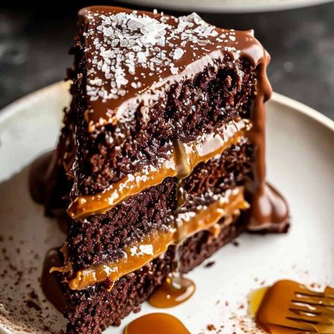 Caramel Chocolate Cake, Salted Caramel Chocolate Cake, Tomorrow Is My Birthday, Homemade Chocolate Frosting, Bread Dinner, Yummy Dessert Recipes, Cake With Caramel, A Slice Of Cake, Amazing Food Recipes