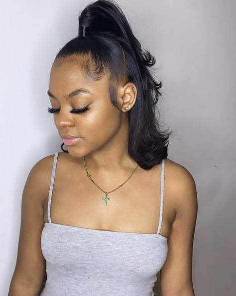 Looking for that perfect half up half down bun or ponytail? Are you someone who enjoys cute hair yet a subtle change? Well, if you're someone who need... Hair Black Women, Twisted Hair, Weave Ponytail Hairstyles, Weave Ponytail, Hair Laid, Half Up Half Down Hair, Baddie Hairstyles, Hair Black, Half Up Half Down