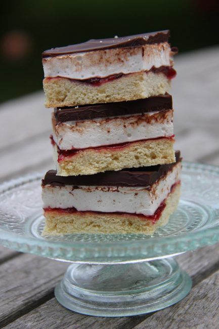 Wagon Wheel Slice | i am baker | Bloglovin’ Wagon Wheel Biscuit, Bake Off Recipes, Passion For Baking, Aussie Food, Christmas Shortbread, Wagon Wheels, I Am Baker, Slices Recipes, Homemade Jam