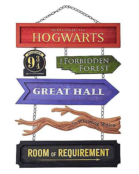 Welcome to Hogwarts Direction Sign - Harry Potter - Spirithalloween.com Hogwarts Sign, Library Harry Potter, Halloween Office Decorations, Harry Potter Signs, Harry Potter Halloween Decorations, Party Halloween Decorations, Harry Potter Planner, Halloween Harry Potter, Direction Sign