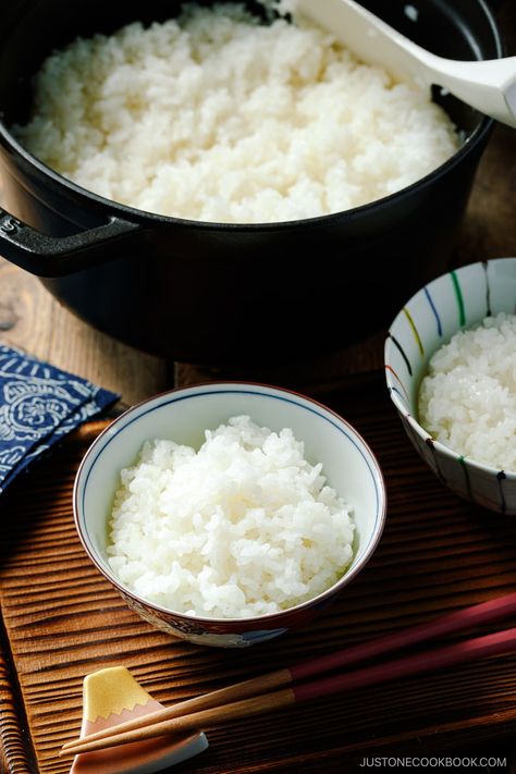 No rice cooker? No problem! Learn how to make a pot of Japanese rice on the stove. My simple tips and tricks will ensure that your steamed rice comes out perfectly every time. Steam Rice Recipe, Steam Rice, Rice On The Stove, Korean Rice, Japanese Rice, How To Cook Rice, Steamed Rice, Asian Dishes, Rice Cooker