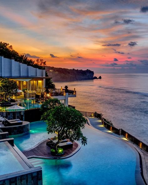 Bali Indonesia Resorts, Bali Luxury, Couples Resorts, Uluwatu Bali, Voyage Bali, Bali Resort, Bali Beaches, Honeymoon Ideas, Denpasar