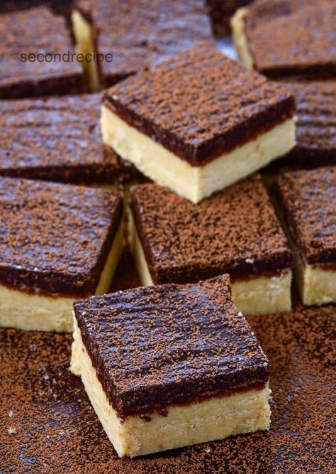 Chocolate Barfi, Halal Desserts, Chocolate Burfi, Tiffin Recipes, Pakistani Desserts, Easy Indian Dessert, Fudge Chocolate, Burfi Recipe, Easy Sweets