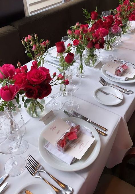 Ladies In Red Party, Red Roses Dinner Table Settings, Pink And Red Dinner Table Decor, Red Bridal Shower Decorations, Red Brunch Decor, Red And White Table Decor, Red And Pink Table Decor, Red And White Bridal Shower Ideas, Red Table Scape