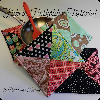 Quilted Potholder Tutorial, Quilted Crafts, Quilted Potholder Pattern, Hot Pads Tutorial, Quilt Crafts, Kitchen Favorites, Quilted Potholders, Hobby Ideas, Crochet Sewing