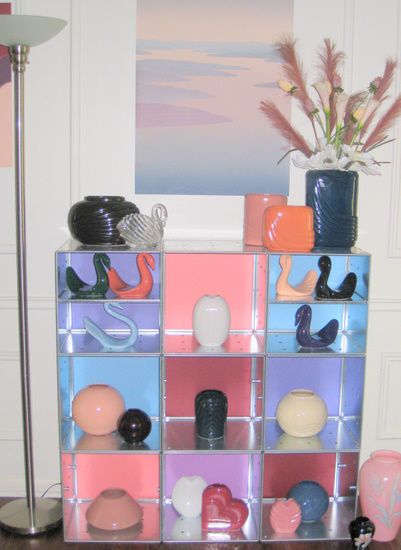 1980s shelf 80s Decorations, 1980s Interior Design, 80s Deco, 1980s Interior, Art Deco Room, 80s Art Deco, 80s Interior, 80s Decor, Retro Interior Design