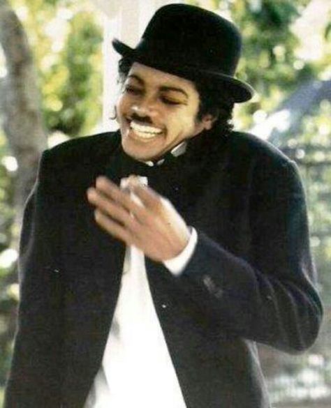 Michael Jackson - he had the best smile. Well Meet Again, Most Beautiful Smile, Gorgeous Smile, Hee Man, Michael Jackson Funny, Michael Jackson Rare, Michael Jackson Smile, Somewhere In Time, Joseph Jackson