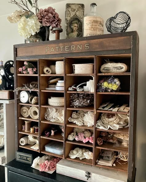 Sewing Room Vintage Style, Thrifted Craft Room, Vintage Sewing Room Decor, Vintage Craft Room Organization, Vintage Display Shelf, Craft Room Vintage, Sewing Pattern Organization, Vintage Sewing Aesthetic, Vintage Organization