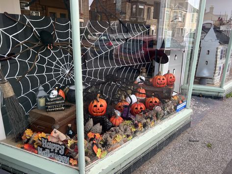 Halloween Shop Window Display, Bakery Window Display, Barbershop Decor, Bakery Window, Window Decorating, Barber Shop Decor, Bakery Display, Restaurant Ideas, Halloween 2023