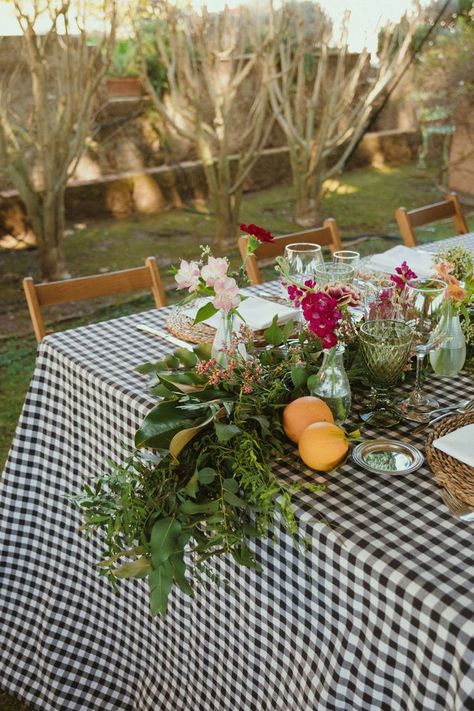 Gingham Tablecloth Wedding, Tablecloth Aesthetic, Gingham Wedding, Gingham Party, Aesthetic Party, Gingham Tablecloth, Orange Grove, Dinner Party Summer, Wedding Spain