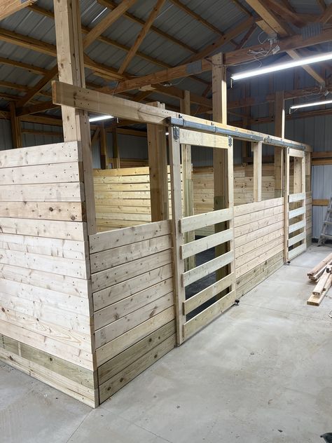 Horse Stall Walls, Horse Boarding Facility Ideas, Western Barn Ideas, Horse Stall Ideas Diy, Easy Horse Stalls, Diy Horse Stalls, Small Horse Barn Plans, Horse Stalls Diy, Small Barn Ideas