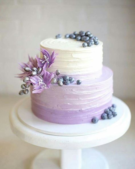 Wedding Cakes Lilac, Lavender Wedding Cake, Learn Cake Decorating, Purple Wedding Cake, Purple Cakes Birthday, Lavender Cake, Silver Wedding Cake, Purple Wedding Cakes, 60th Birthday Cakes