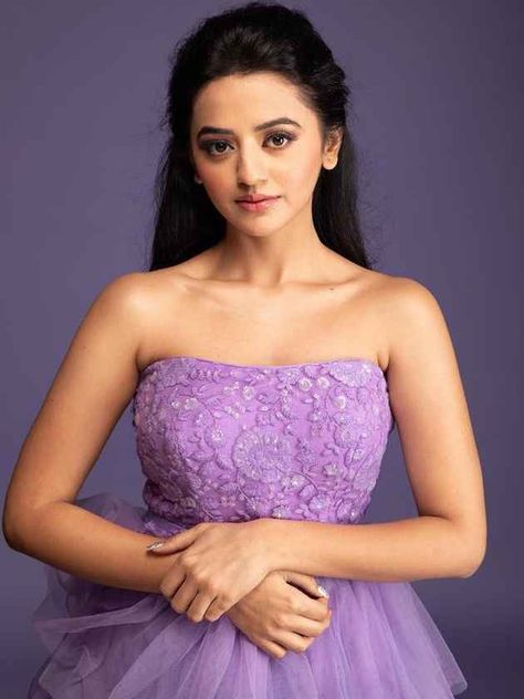 Helly Shah Wiki, Biography, Age, Boyfriend, Facts and More Boyfriend Facts, Hot Dp, Engagement Dress For Bride, Cotton Saree Blouse Designs, Aditi Sharma, Helly Shah, Krishna Drawing, Deepika Padukone Style, Kumkum Bhagya